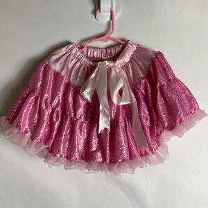 Pretty chic skirt girl